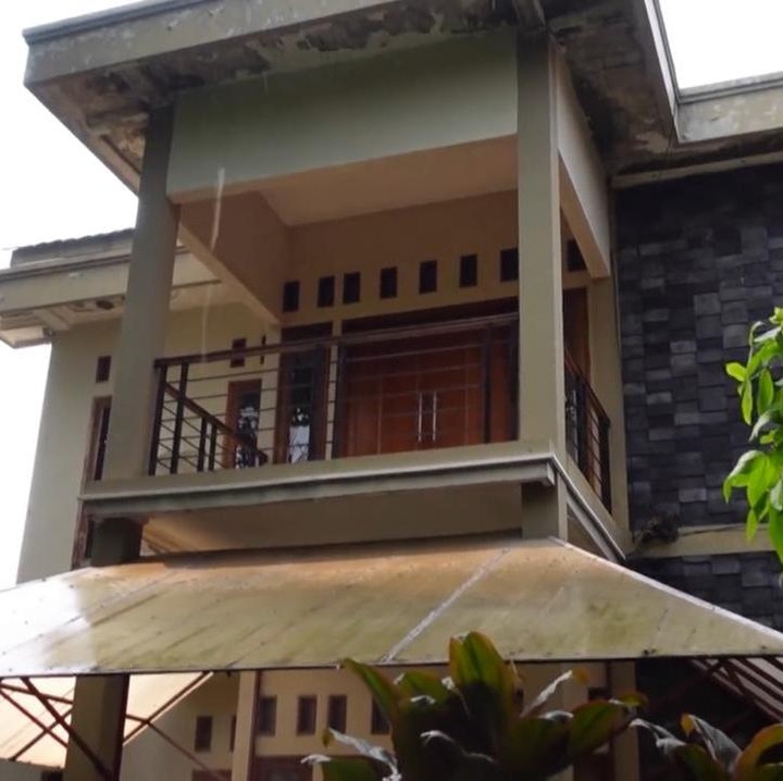 <p>Aktor tampan Arya Saloka baru saja membeli rumah baru, Bunda. Namun, Arya menginginkan konsep rumah American Classic sehingga rumah pun harus direnovasi. (Foto: YouTube Sing Kye)</p>