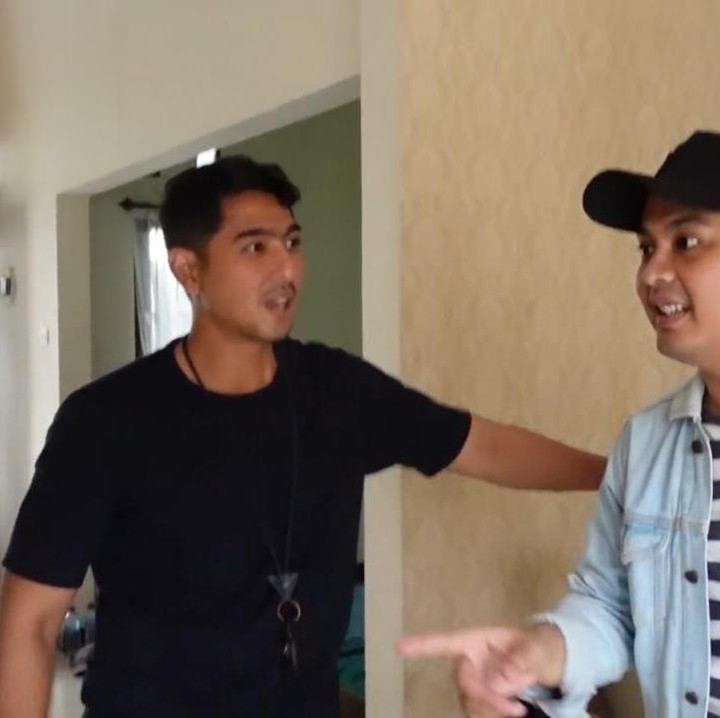 <p>Tangga menuju lantai dua nantinya juga akan diubah, Bunda. Yang semula agak curam, nantinya akan dibuat sedikit memutar. (Foto: YouTube Sing Kye)</p>