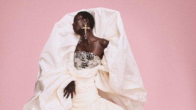 img-title Schiaparelli dan Haute Couture 'Barbarisme' Daniel Roseberry