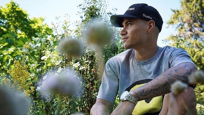 Pemain berdarah Indonesia, Kevin Diks resmi menandatangani kontrak dengan klub raksasa Denmark, FC Copenhagen.
