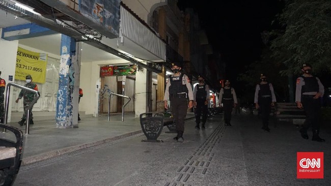 Selama masa pelaksanaan PPKM Darurat Jawa Bali, Pemerintah Yogyakarta melarang segala aktivitas di Malioboro kecuali apotek.