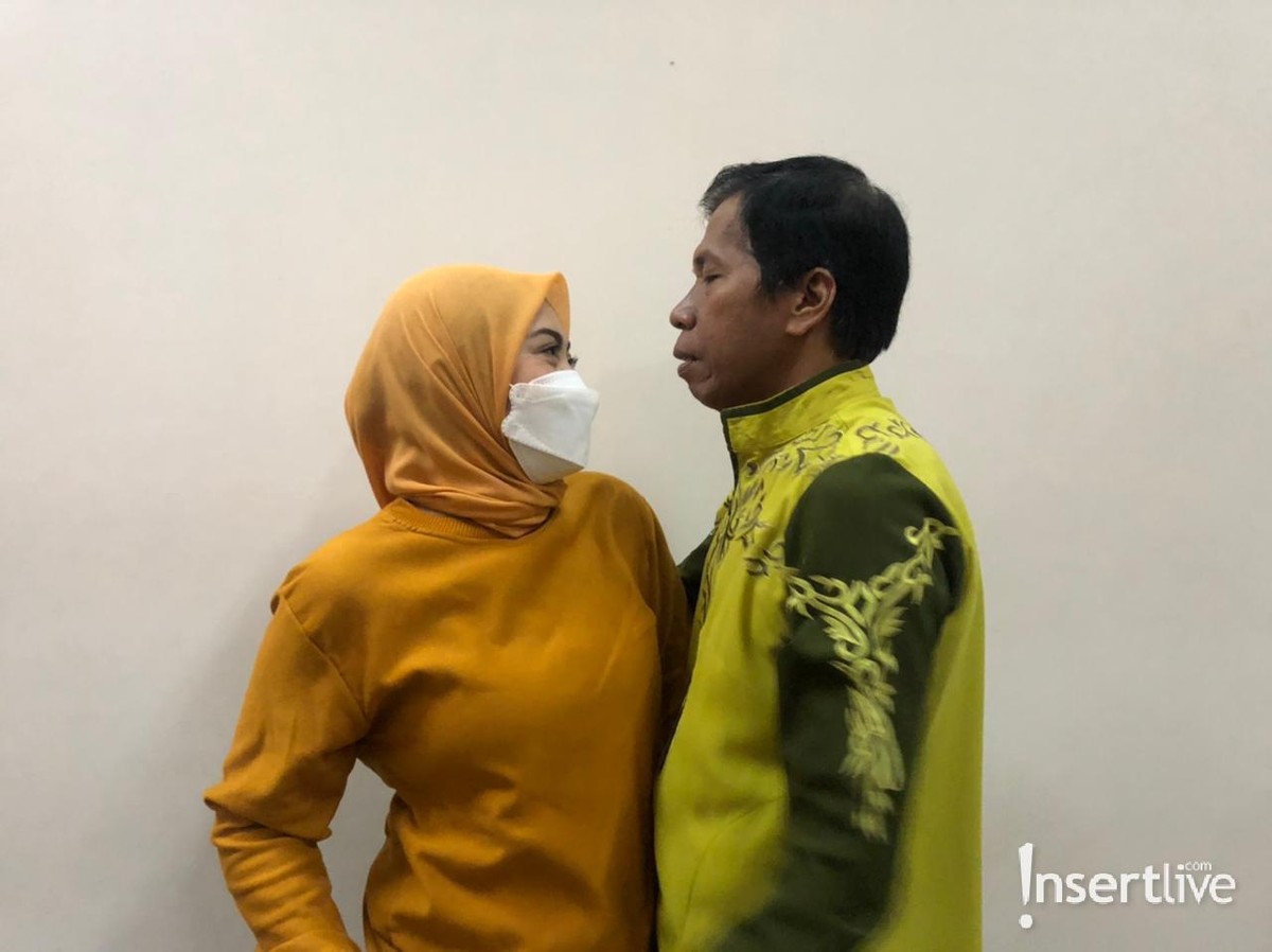 Telah Nikah Siri&comma; Intip Kemesraan Kiwil dan Venti Figianti