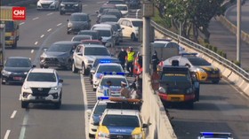 VIDEO: Petugas Seleksi Pengemudi Exit Tol Dalam Kota
