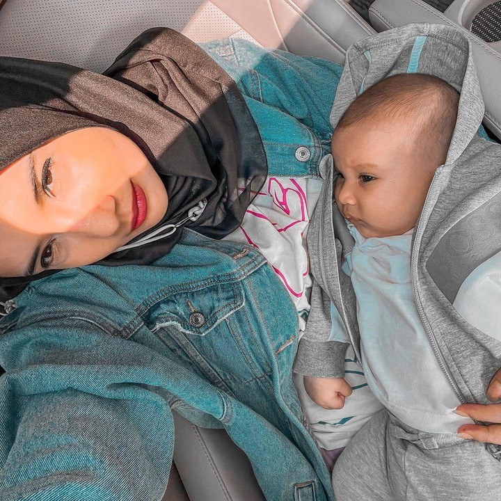 <p>Memasuki usia 3 bulan, Ukkasya sudah bisa melakukan banyak hal, Bunda. Pastinya tingkah laku putra semata wayang Zaskia Sungkar ini sangat menggemaskan. (Foto: Instagram @zaskiasungkar15)</p>