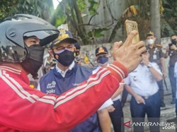Anies Setop Pekerja di Jakbar: Telepon Bosmu, Bilang Disuruh Gubernur WFH