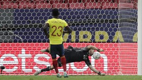 Martinez Si Banyak Omong, Pahlawan Argentina di Adu Penalti