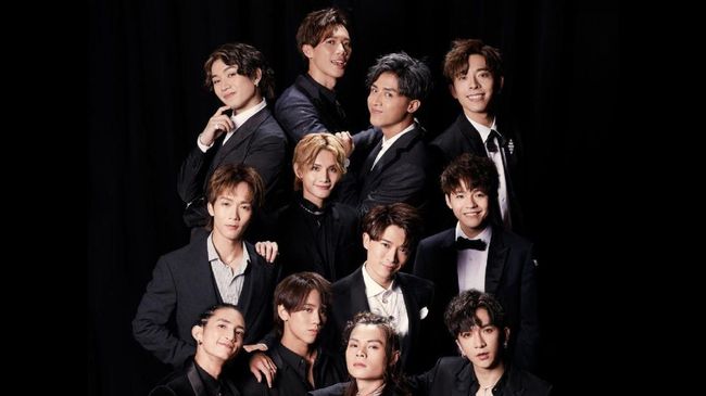 Setidaknya 200 ribu pria dewasa yang merasa cemburu pada boyband Mirror berkumpul dalam sebuah grup di media sosial.