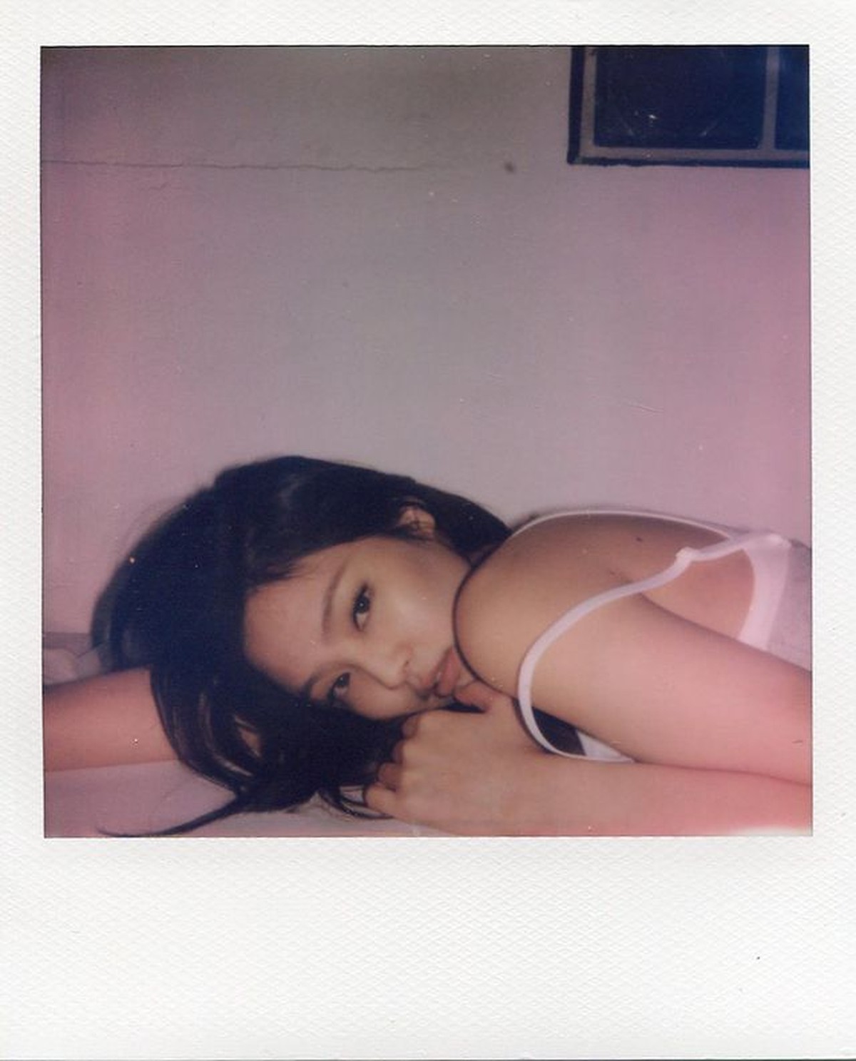 Foto Jennie Blackpink saat pamer punggung mulus selalu jadi sorotan&period; Yuk kita intip&excl;