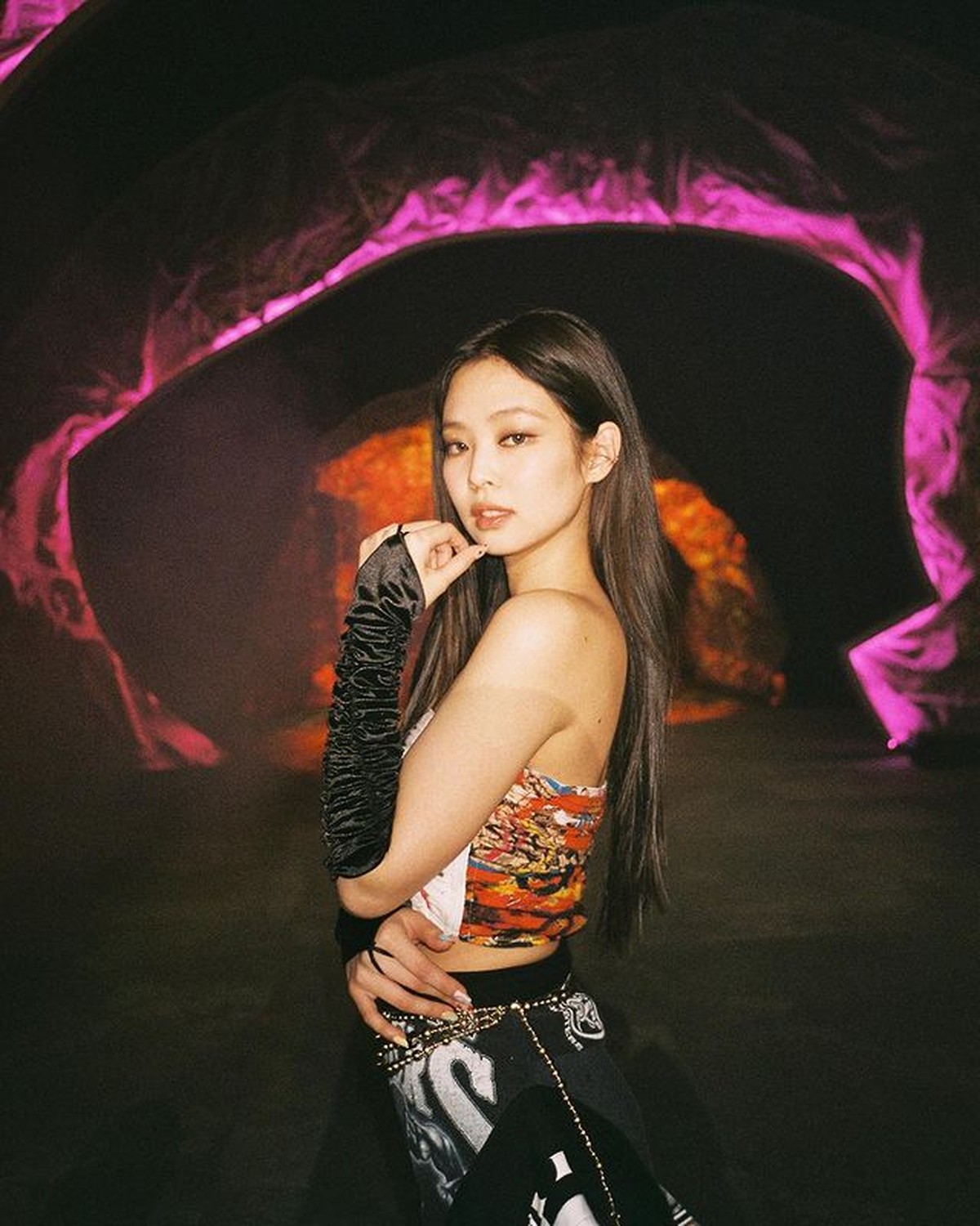Foto Jennie Blackpink saat pamer punggung mulus selalu jadi sorotan&period; Yuk kita intip&excl;