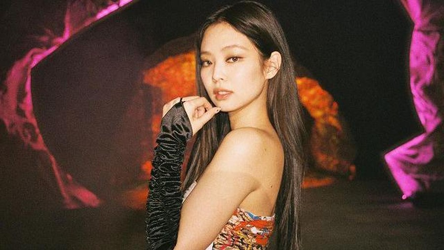 Foto Jennie Blackpink saat pamer punggung mulus selalu jadi sorotan. Yuk kita intip!