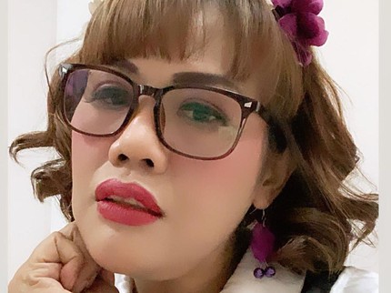 7 Potret Terbaru Elly Sugigi Usai Potong Gigi dan Berponi, Tampak Imut Bun