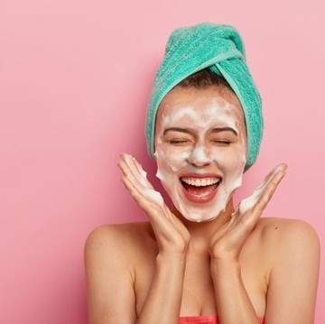 5 Rekomendasi Facial Wash untuk Kulit Berminyak dan Berjerawat