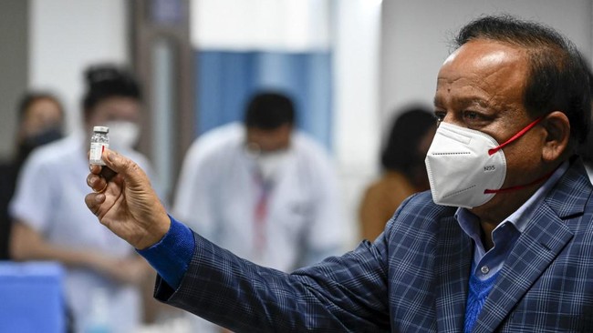 Sebanyak 12 menteri India dilaporkan mengundurkan diri massal pada Rabu (7/7), termasuk menteri kesehatan, yang menjadi sorotan di tengah pandemi Covid-19.