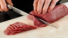 Ternyata Gampang, 5 Cara Menghilangkan Bau Daging Kambing di Tangan