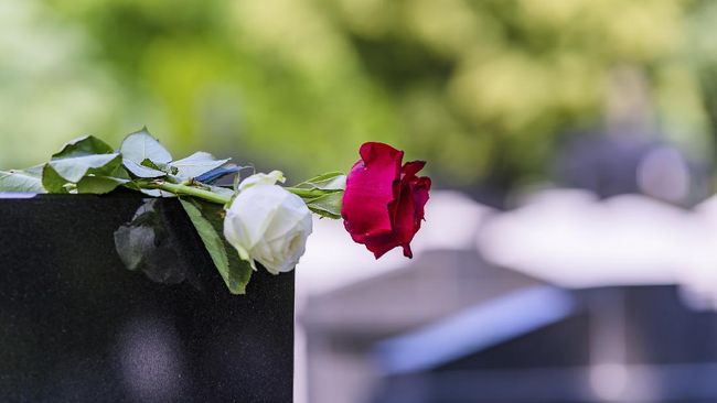 Chef Haryo Pramoe meninggal dunia. Chef yang terkenal dengan acara kulinernya ini disebut-sebut meninggal karena sakit jantung.