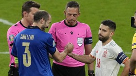 Chiellini Tinju Alba Sebelum Adu Penalti Italia vs Spanyol