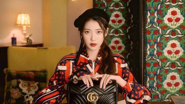 Jadi Brand Ambassador Gucci, Intip Potret Terbaru IU Menggunakan Tas