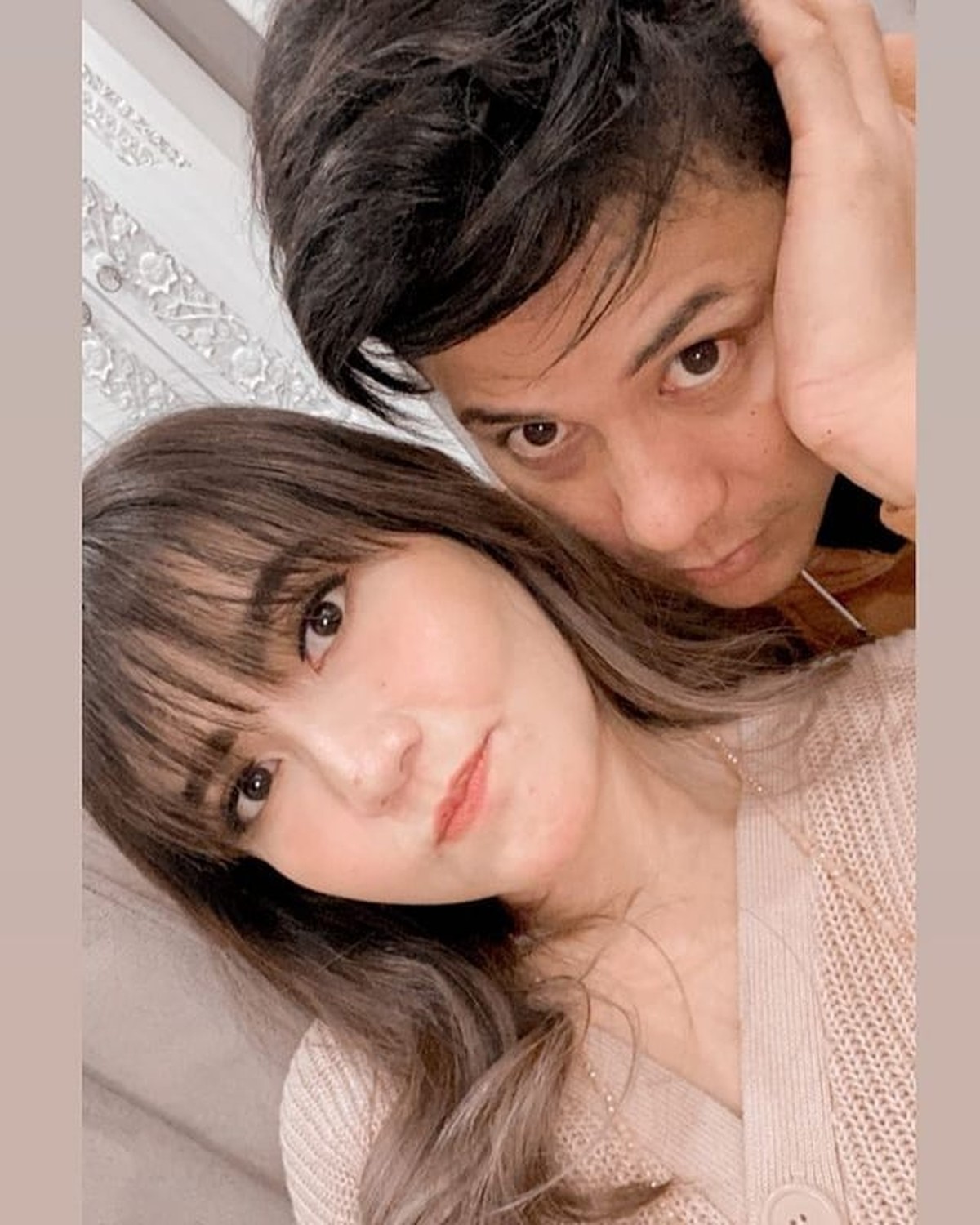 Via Vallen dan Chevra Yolandi sudah mulai memperlihatkan kemesraan mereka di hadapan publik&period; Yuk kita intip&excl;