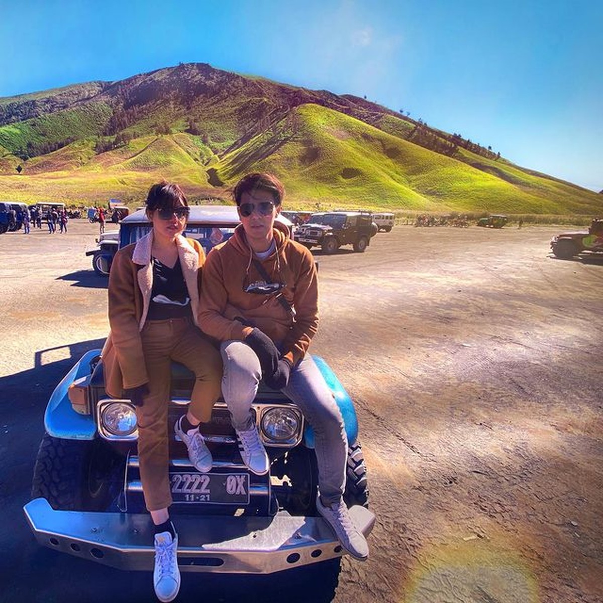 Via Vallen dan Chevra Yolandi sudah mulai memperlihatkan kemesraan mereka di hadapan publik&period; Yuk kita intip&excl;