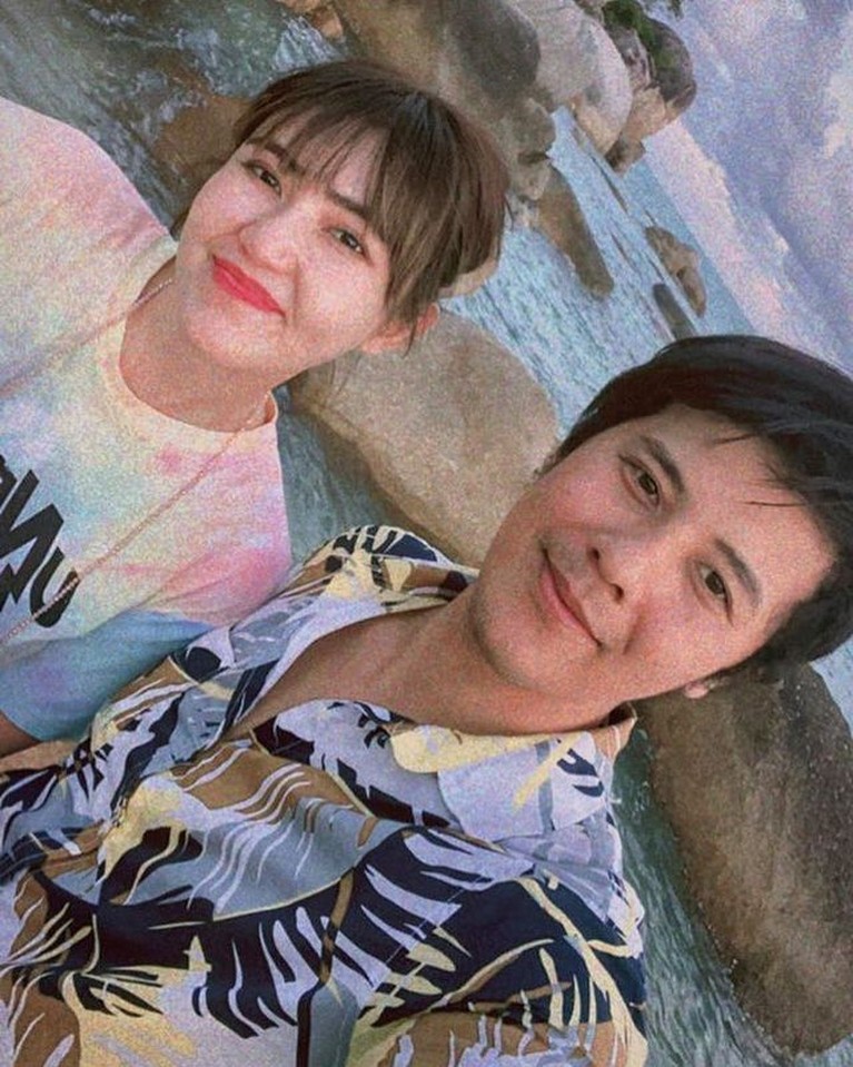 Lagi Kasmaran, Intip Foto Mesra Via Vallen dan Chevra Yolandi Via Vallen dan Chevra Yolandi sudah mulai memperlihatkan kemesraan mereka di hadapan publik. Yuk kita intip!