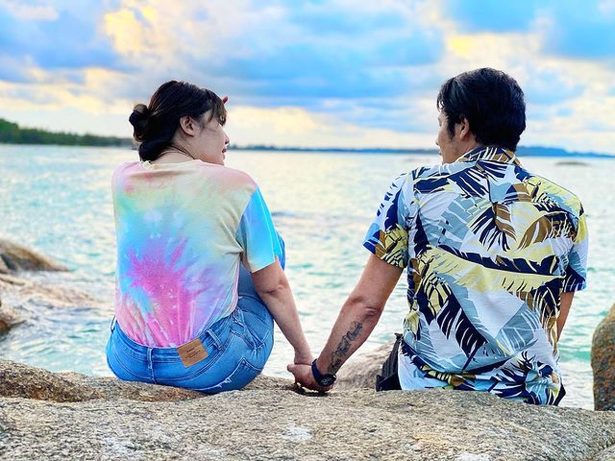 Via Vallen dan Chevra Yolandi sudah mulai memperlihatkan kemesraan mereka di hadapan publik&period; Yuk kita intip&excl;