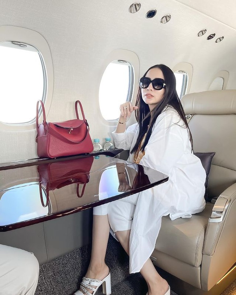Liburan Mewah Momo Geisha ke Bali Momo Geisha tampak membagikan momen liburan mewahnya ke Bali baru-baru ini. Yuk kita intip!