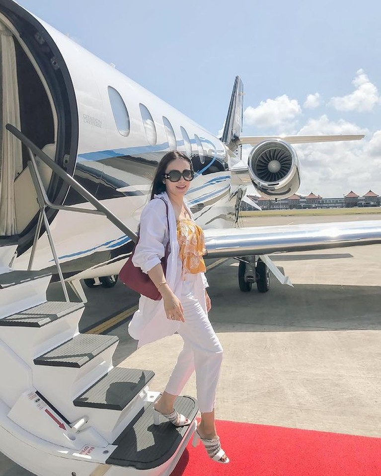 Liburan Mewah Momo Geisha ke Bali Momo Geisha tampak membagikan momen liburan mewahnya ke Bali baru-baru ini. Yuk kita intip!