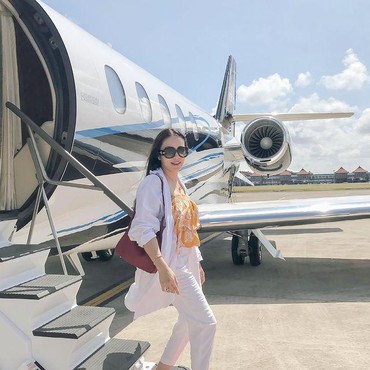 Liburan Mewah Momo Eks Geisha & Keluarga ke Bali Pakai Private Jet