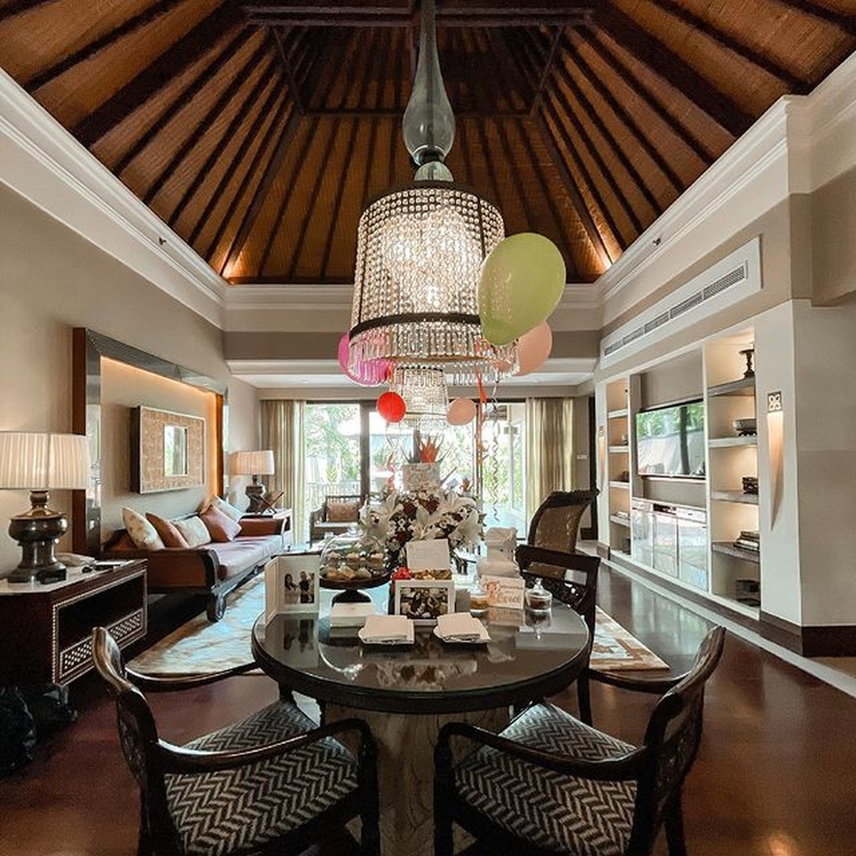 Momo Geisha tampak membagikan momen liburan mewahnya ke Bali baru-baru ini&period; Yuk kita intip&excl;