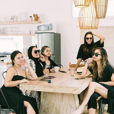 Meski Beda Ayah, Intip Kekompakkan Anak-anak Sarita Abdul Mukti