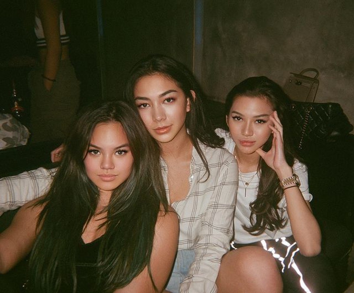 Meski putri sulung Sarita Abdul Mukti bukan anak kandung Faisal Harris namun semua anak-anaknya tetap kompak&period; Yuk intip&excl;