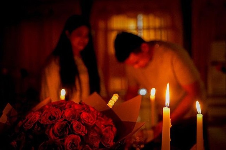 Momen Kejutan Ulang Tahun Bobby dari Kahiyang, Dinner Romantis! Bobby Nasution suami Kahiyang Ayu baru saja mendapatkan kejutan dari sang istri karena berulang tahun. Yuk kita intip perayaanya!
