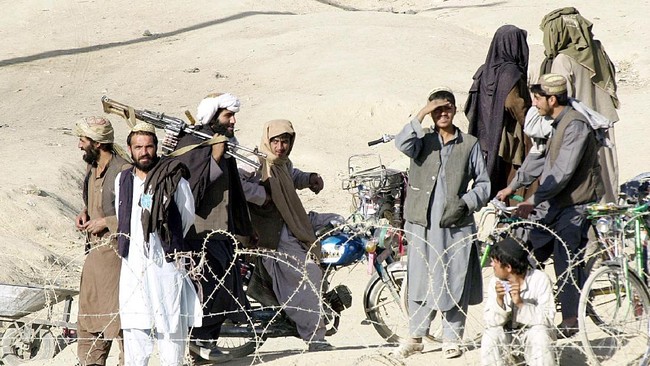 Anggota milisi Taliban mengeksekusi 22 anggota Korps Pasukan Khusus Afghanistan yang sudah menyerahkan diri.