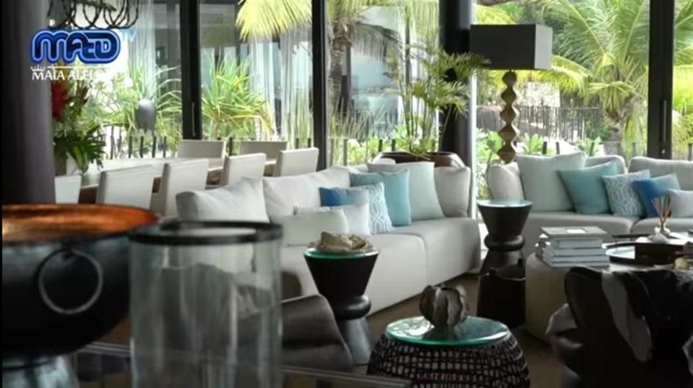 Maia Estianty mengunggah sebuah video tour ruangan yang ada di villa mewah Irwan Mussry di Bali. Yuk kita tengok!