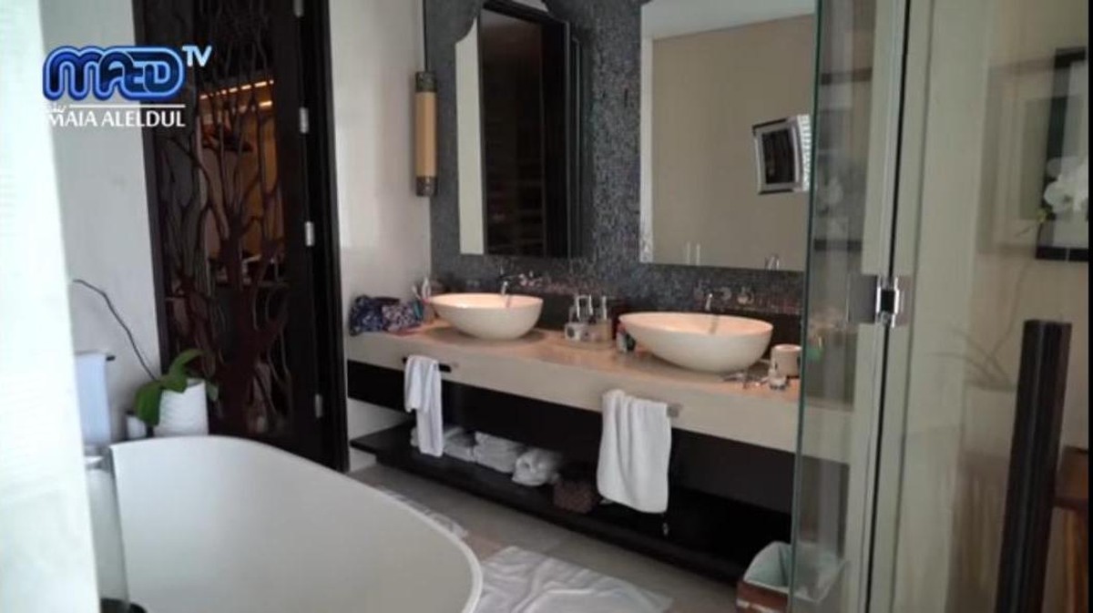 Maia Estianty mengunggah sebuah video tour ruangan yang ada di villa mewah Irwan Mussry di Bali&period; Yuk kita tengok&excl;
