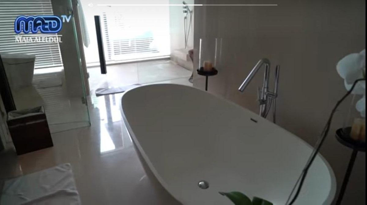 Maia Estianty mengunggah sebuah video tour ruangan yang ada di villa mewah Irwan Mussry di Bali&period; Yuk kita tengok&excl;