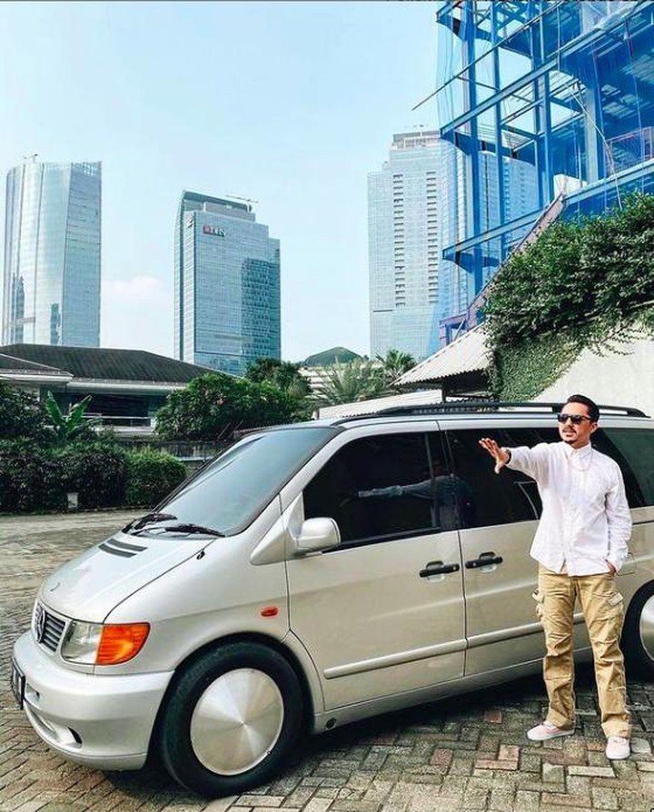 Persiapan Omesh Ubah Mercy Jadi Ambulans