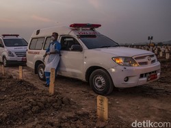Kisah Sopir Ambulans di Ganasnya Pandemi: Perkara Hidup-Mati dan Tudingan Hoax