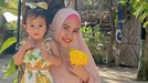 Potret Gemoy Khalisa Anak Kartika Putri Pakai Bikini Saat Berenang Khalisa putri Kartika Putri dan Habib Usman tampaknya hobi bermain air. Yuk kita intip potret lucunya pakai pakaian renang!