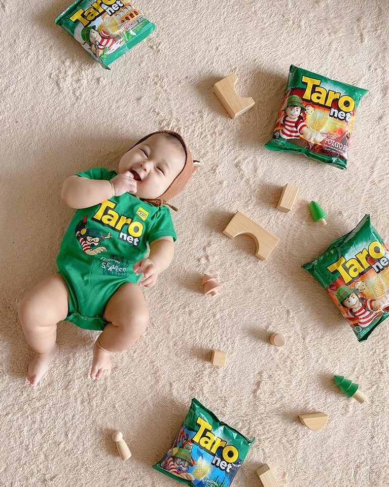 Potret Lucu Baby Rumi Anak Dian Pelangi Di laman Instagram Dian Pelangi ia tampak hobi mendandani putrinya dengan baju unik. Yuk kita intip!