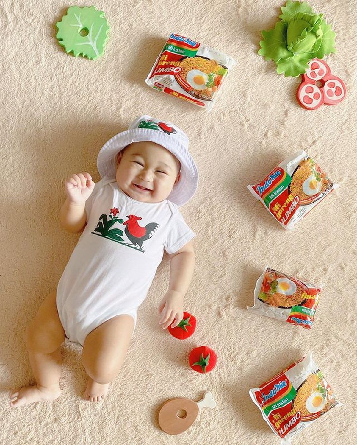 Di laman Instagram Dian Pelangi ia tampak hobi mendandani putrinya dengan baju unik&period; Yuk kita intip&excl;