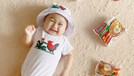 Potret Lucu Baby Rumi Anak Dian Pelangi Di laman Instagram Dian Pelangi ia tampak hobi mendandani putrinya dengan baju unik. Yuk kita intip!