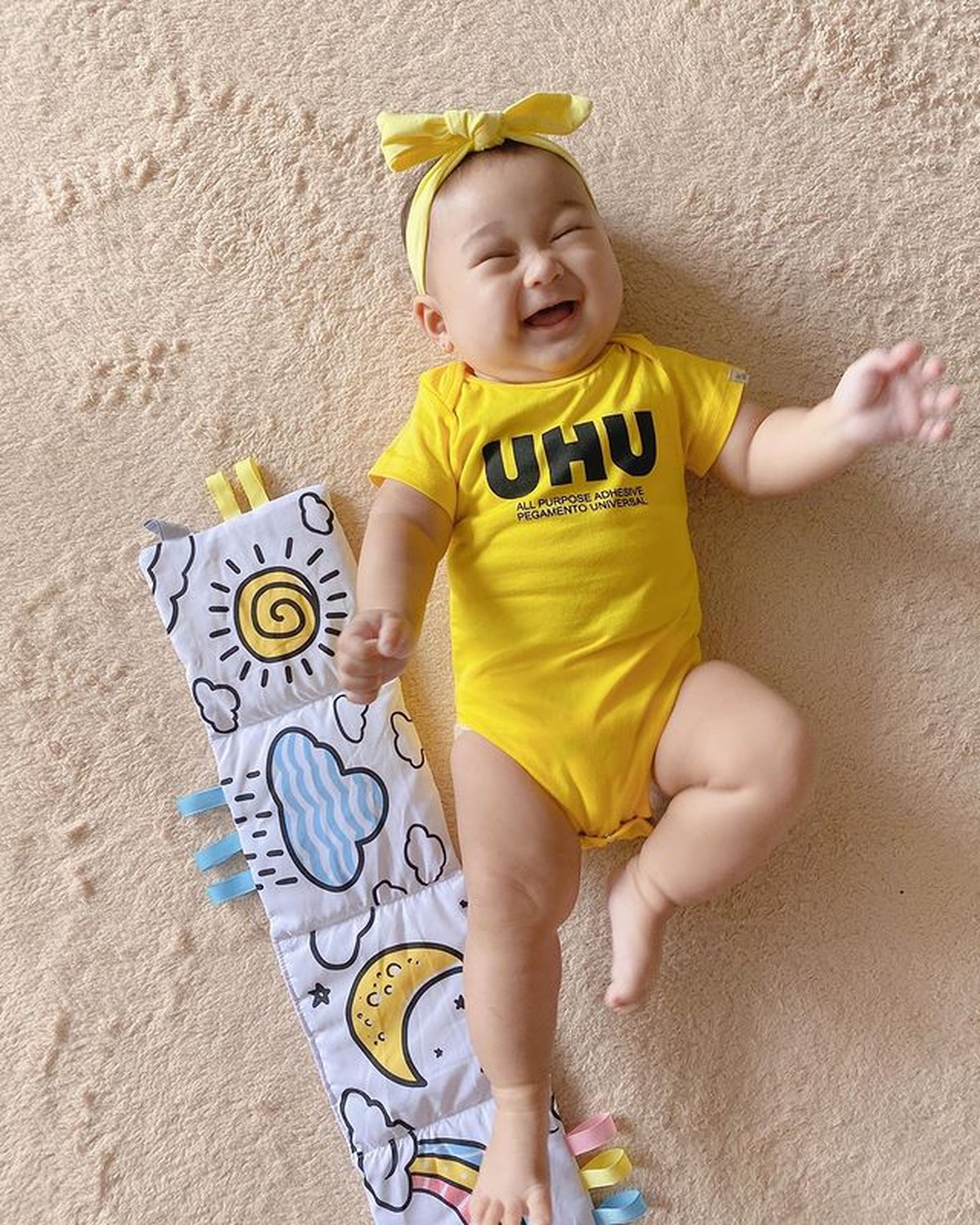 Di laman Instagram Dian Pelangi ia tampak hobi mendandani putrinya dengan baju unik&period; Yuk kita intip&excl;