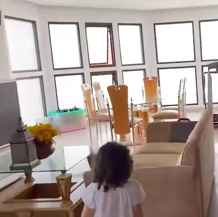 <p>Lantai 3 rumah lama Ussy. Rumah mewah ini ternyata sempat bikin Andhika minder, lho. Namun, kini status rumahnya dijual oleh kedua orang tuanya. (Foto: YouTube Ussy Andhika)</p>