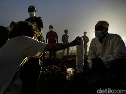 LaporCOVID Ungkap Selisih Angka Kematian 20 Ribu, Satgas Buka Suara