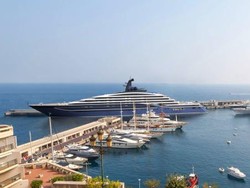 Yacht Liner, Yacht Jumbo Pertama di Dunia, Diluncurkan