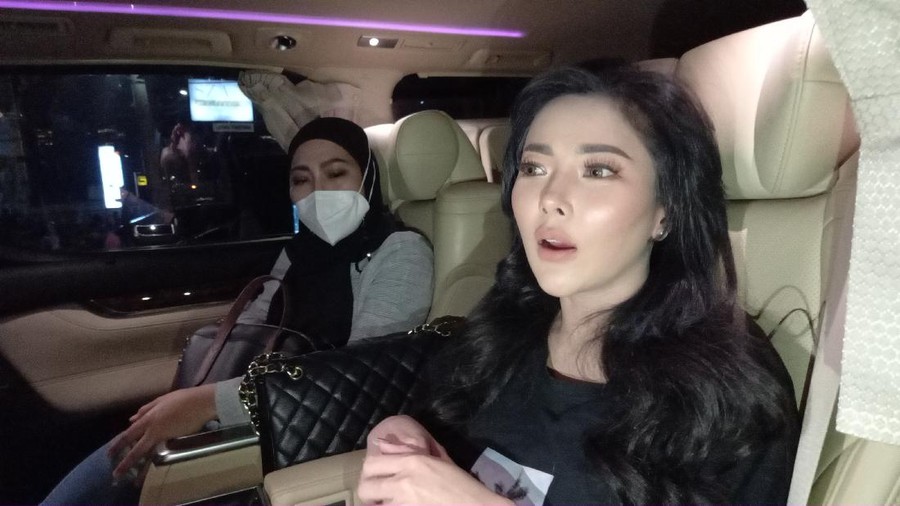 Ayu Aulia heran Kalina klaim peran pemotretan mesranya dengan Vicky Prasetyo