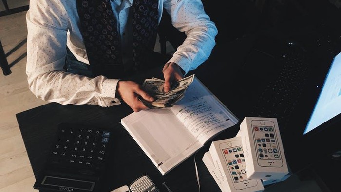 5 Kesalahan Fresh Graduate dalam Atur Keuangan yang Sering Bikin Bokek