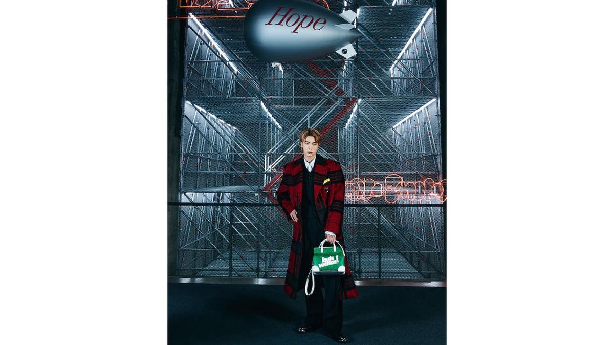 FOTO: Gaya BTS di Panggung Louis Vuitton