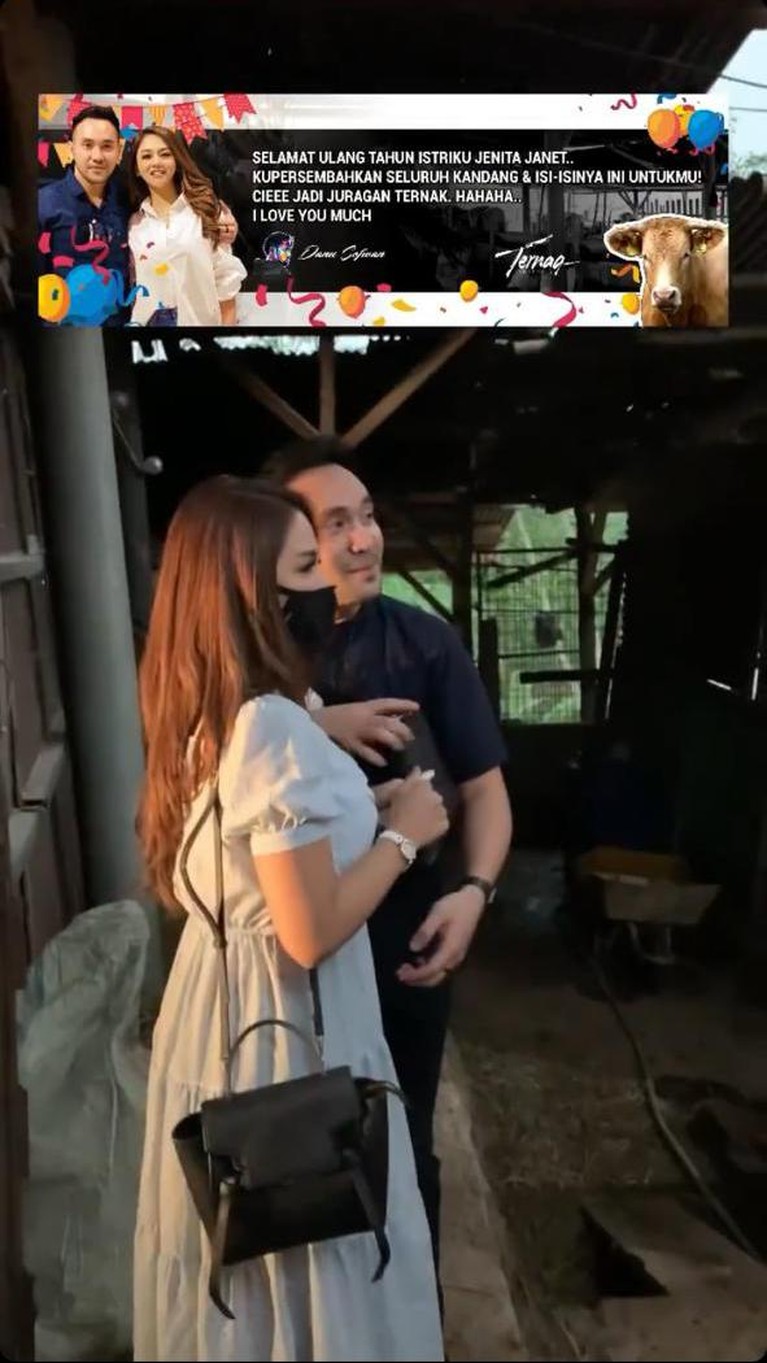 Detik-detik Jenita Janet Menangis Terharu Saat Diberi Kado Peternakan Oleh Suami Detik-detik Jenita Janet Menangis Terharu Saat Diberi Kado Peternakan Oleh Suami
